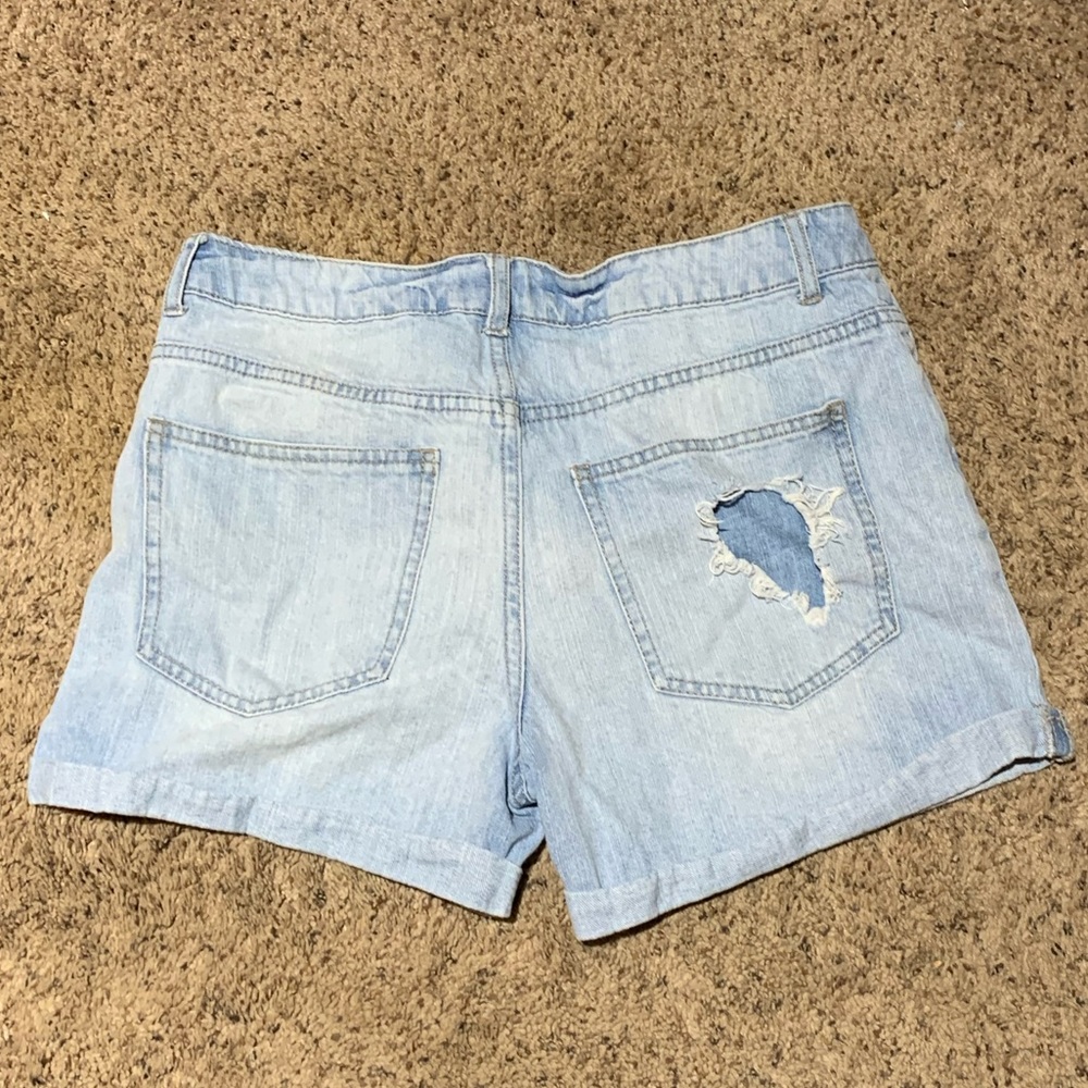 Light-Wash Ripped Jean Shorts Forever 21 - Picture 2 of 3